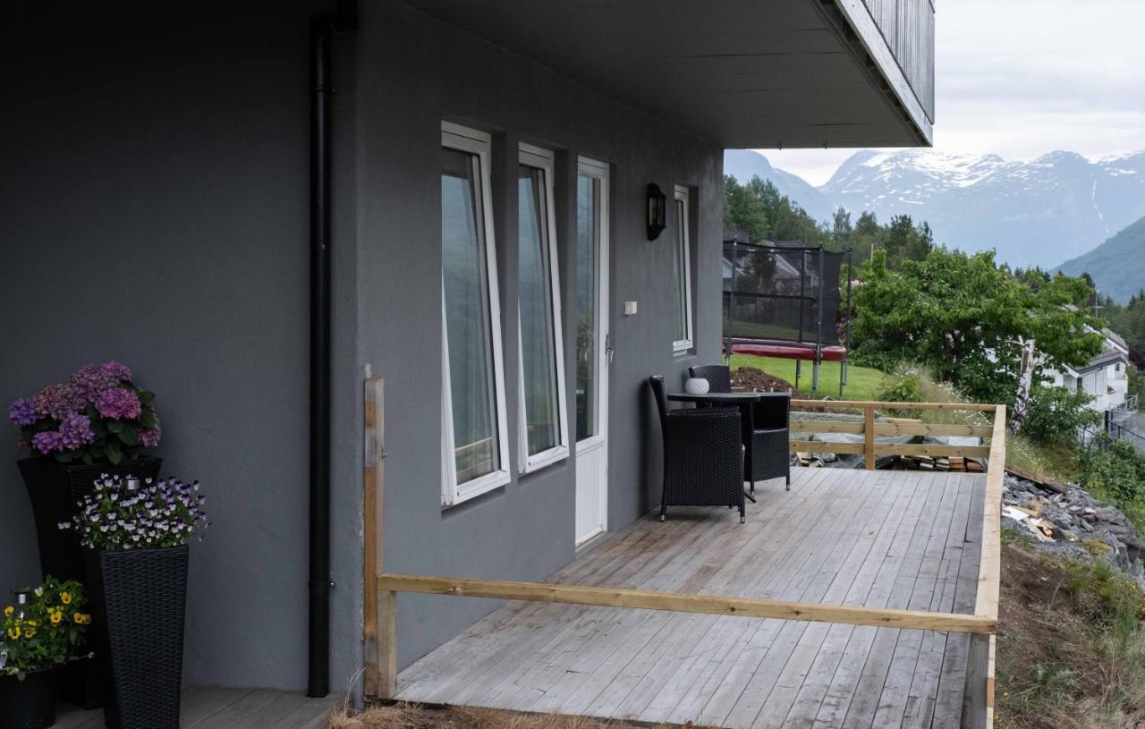 Stryn Stor Og Moderne Leilighet エクステリア 写真